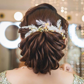 Gorgeous Hairstyles to Complement Your Saree Look Gorgeous Hairstyles to Complement Your Saree Look